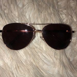 Woman’s Aviator Sunglasses